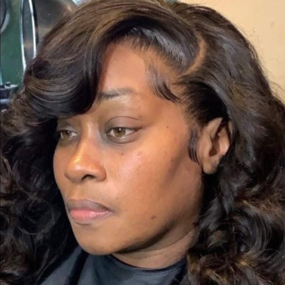 Meet your Posher, Demeka